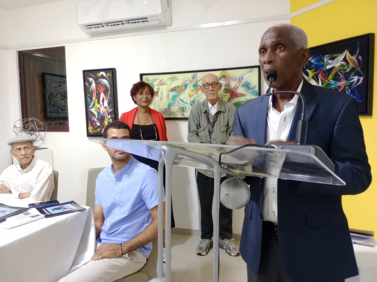 El Museo Freddie Cabral realizó la develación de un relieve y pone a circular catálogos.