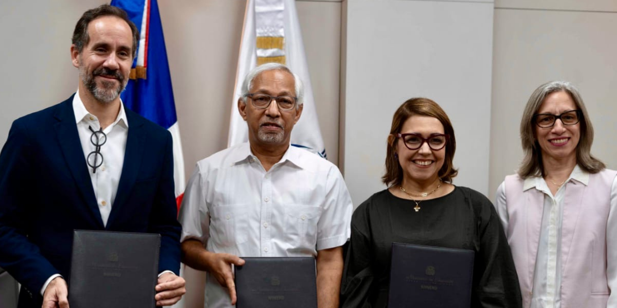Minerd renueva acuerdo de colaboración con el Instituto 512 e INICIA Educación