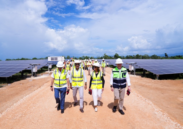 Ministro Joel Santos resalta confianza de inversionistas en el sector eléctrico
