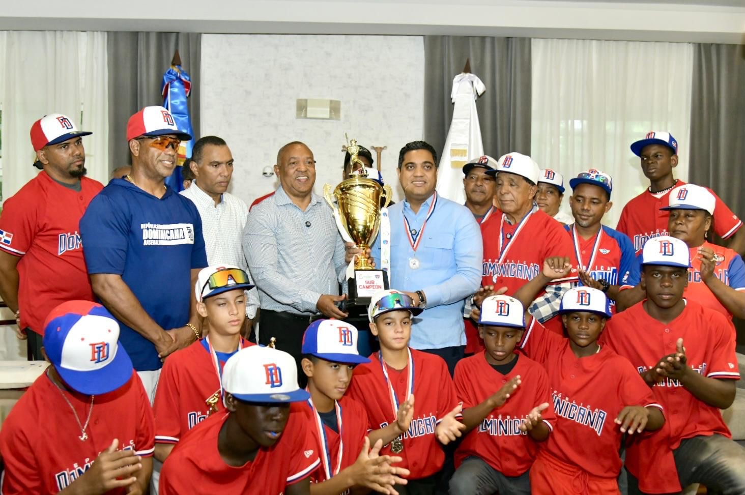 Ministro Kelvin Cruz resalta brillante Desempeño del béisbol U-12
