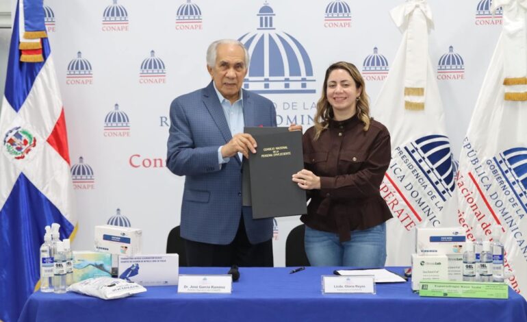 Durante donación a Conape, Gloria Reyes informa convocarán nuevos pasantes para Cuidados