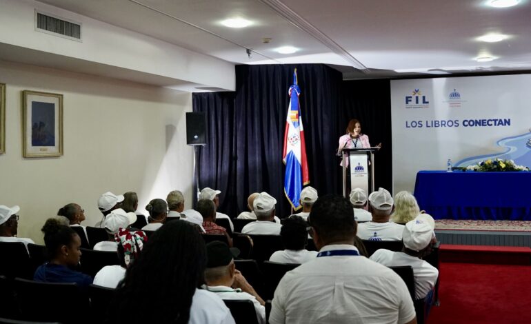 Ofrecen charla sobre los derechos del envejeciente en la Feria del Libro 2024