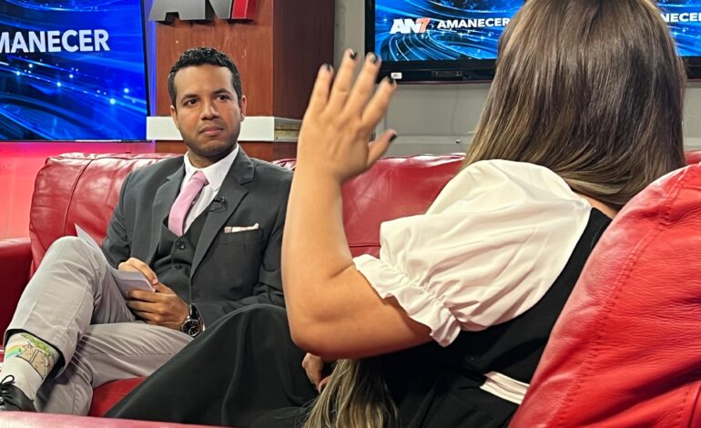 Comunicador venezolano Javier Lunar se destaca en AN7