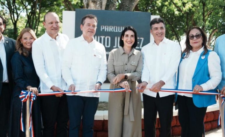 La Primera Dama, Banco Popular, MICM y la Alcaldía de Santiago remozan parque Benito Juárez