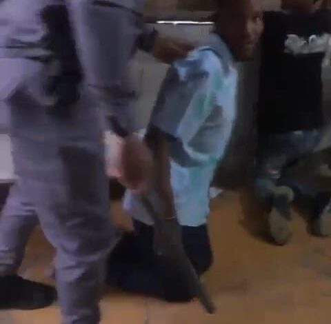 Nelson Gutiérrez denuncia policías secuestran y torturan a jóvenes en Santiago