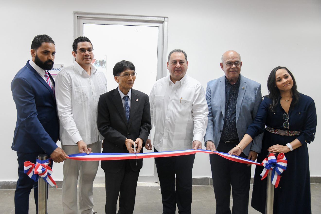 Ministerio de Salud y SNS reciben tomógrafo donado por el Gobierno de Japón