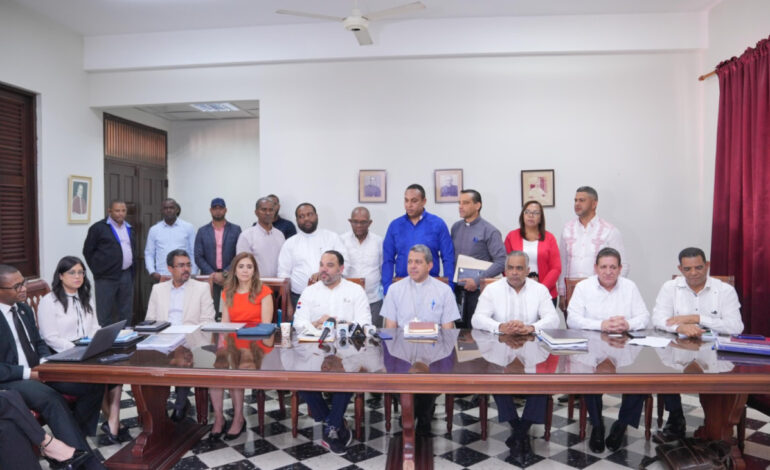 Progresa conversatorio entre autoridedes,representantes mineros y comunitarios de Cotui