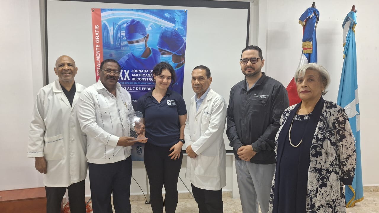 Fundación Renacer y Hospital Padre Billini reconocen a MACLA