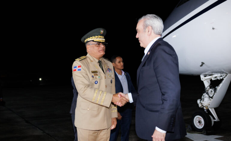 Presidente Abinader regresa al país