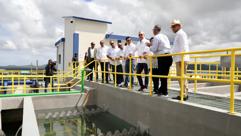Presidente Luis Abinader cumple promesa a comunidad