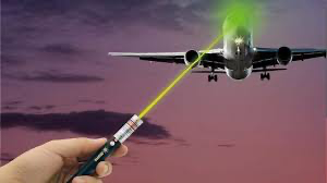 CESAC puso alarma sobre el uso incorrecto de luces rayos lacer en pista de aterrizaje  en vuelo nocturno