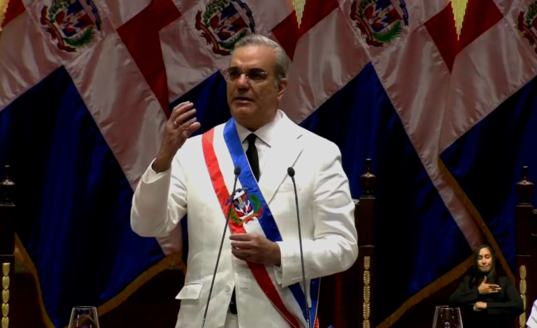 Presidente Abinader emite decreto 109-25 disponiendo el retiro y pensión de miembros de la Policía Nacional