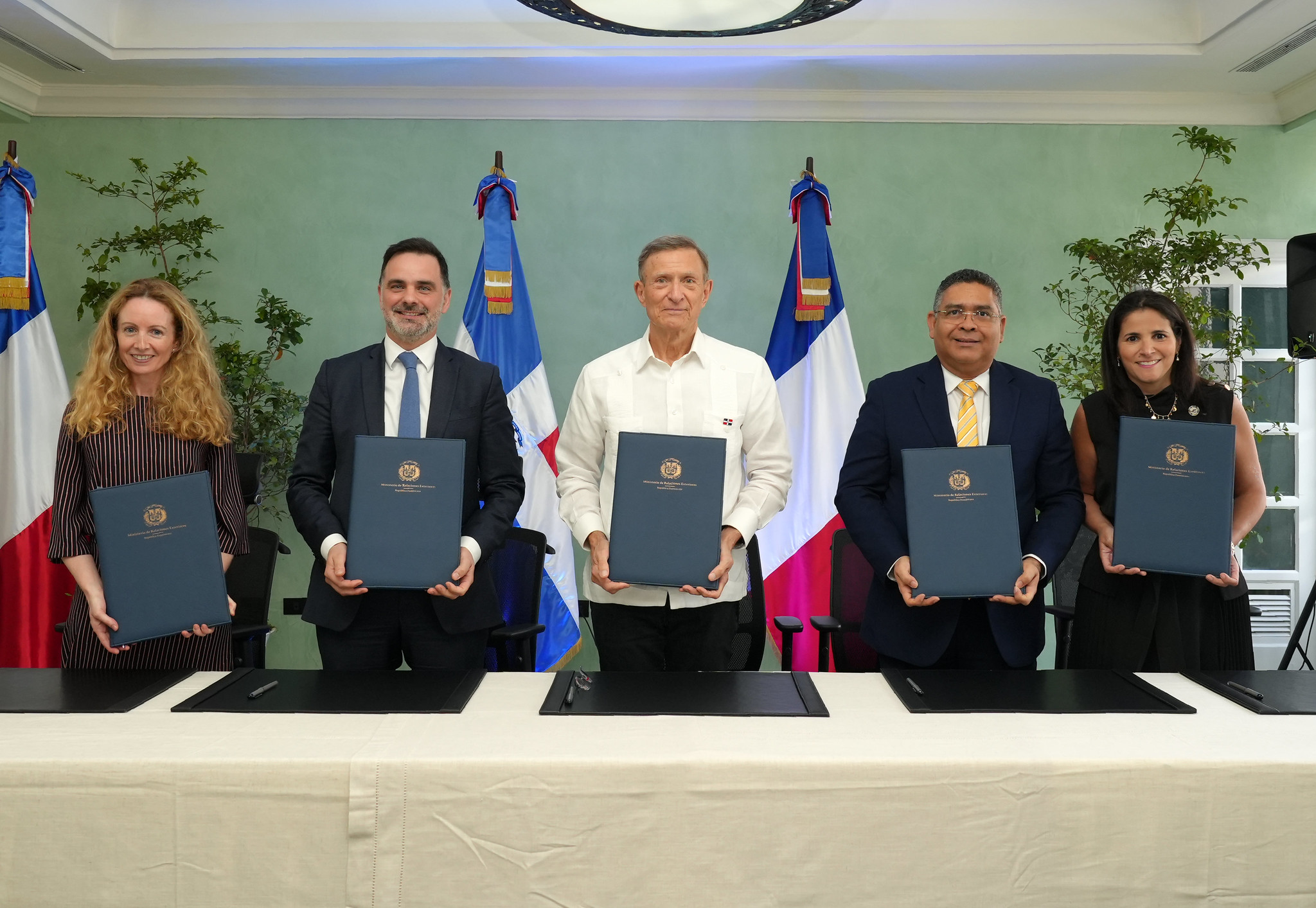 Gobierno dominicano firma Hoja de Ruta de Cooperación con la Agencia Francesa de Desarrollo (AFD)