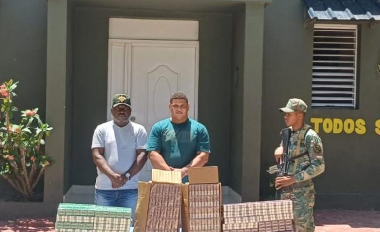 Migración cancela inspector de control migratorio arrestado por contrabando de cigarrillos