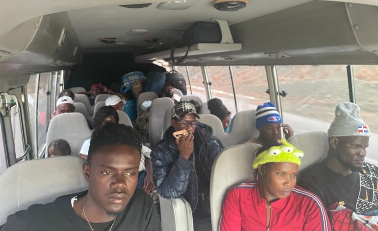 DGM apoya la repatriación voluntaria de 114 nacionales haitianos ilegales