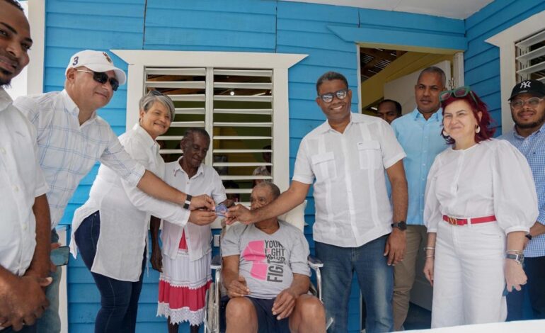 Propeep entrega vivienda remozada a envejeciente de 72 años que perdió su hogar en un incendio en Los Llanos