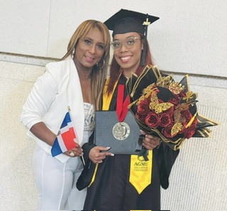 Hija de la periodista Wanda Rojas, se gradúa con máximos honores en la Universidad Ana G. Méndez
