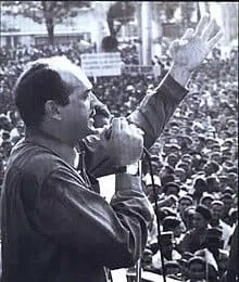 “Una Patria desembarcada en la sangre de su voz”