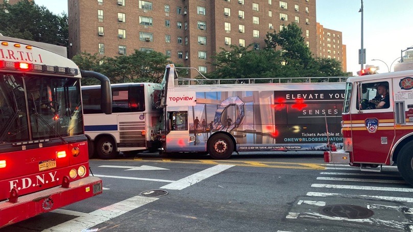 Choques de 3 autobuses con apenas de horas diferencia dejan 30 heridos en NYC