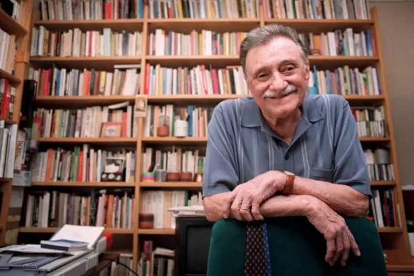 Entre Versos y Párrafos