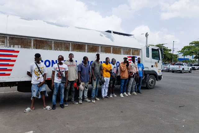 Detienen 1,572 inmigrantes haitianos indocumentados