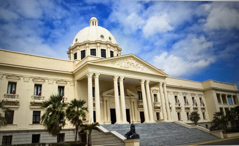 Presidente Abinader crea comisión  para desarrollo sostenible y ecoturístico de las Cuevas del Pomier