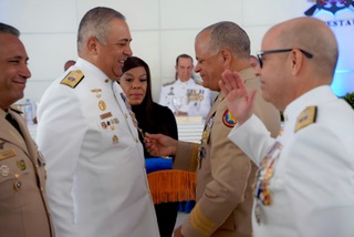 CESEP reconoce al Vicealmirante Lee Ballester junto a liderazgo militar y policial por sus aportes a la seguridad portuaria