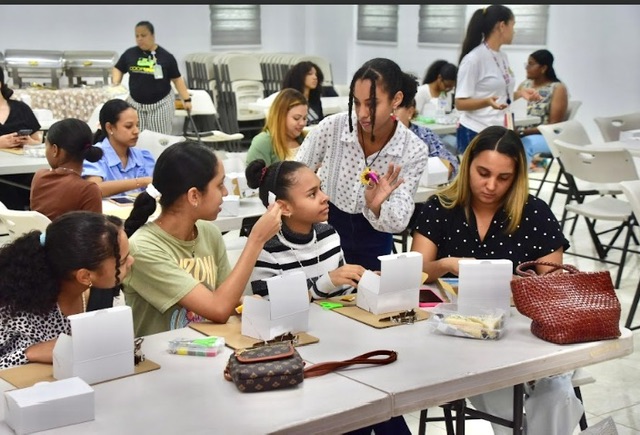 Cultura y Coopunión realizan “Taller de Bisutería: Crea, Aprende y Emprende”