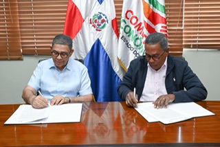 Directores de Comedores Económicos del Estado Dominicano (CEED) y Hogar Crea Dominicano firman acuerdo interinstitucional