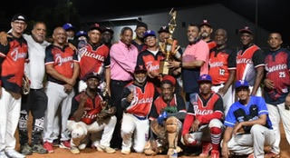Villa Juana campeón del Sénior del clásico Julio Lugo de softbol