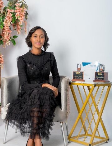 Comunicadora Claudia Galán se destaca con sus “10 preguntas”.