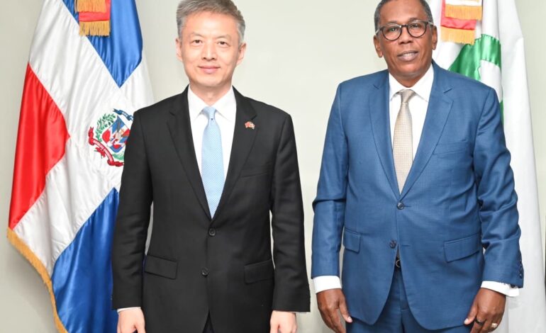 Director general de Comedores Económicos recibe visita del embajador de la República Popular China