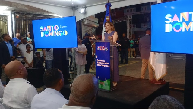Carolina Mejía pone en marcha iluminación y videovigilancia en ensanche Luperón