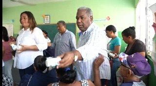 Tony Peña Guaba lleva jornadas de salud e inclusión a María Trinidad Sánchez