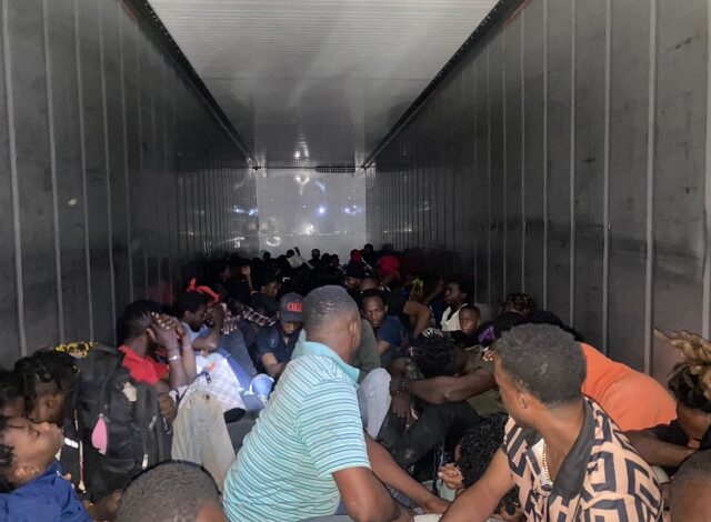 DGM intercepta furgón que traía 100 haitianos indocumentados hacia Santo Domingo