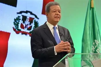 Leonel Fernández, denunció que el Gobierno del PRM mantiene en crisis los servicios indispensables de la población empobrecida