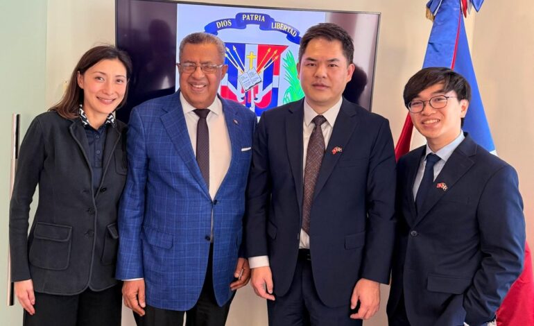 Cónsul Dominicano en Hong Kong recibe visita de altos ejecutivos del Hong Kong international  Airport (HKIA)