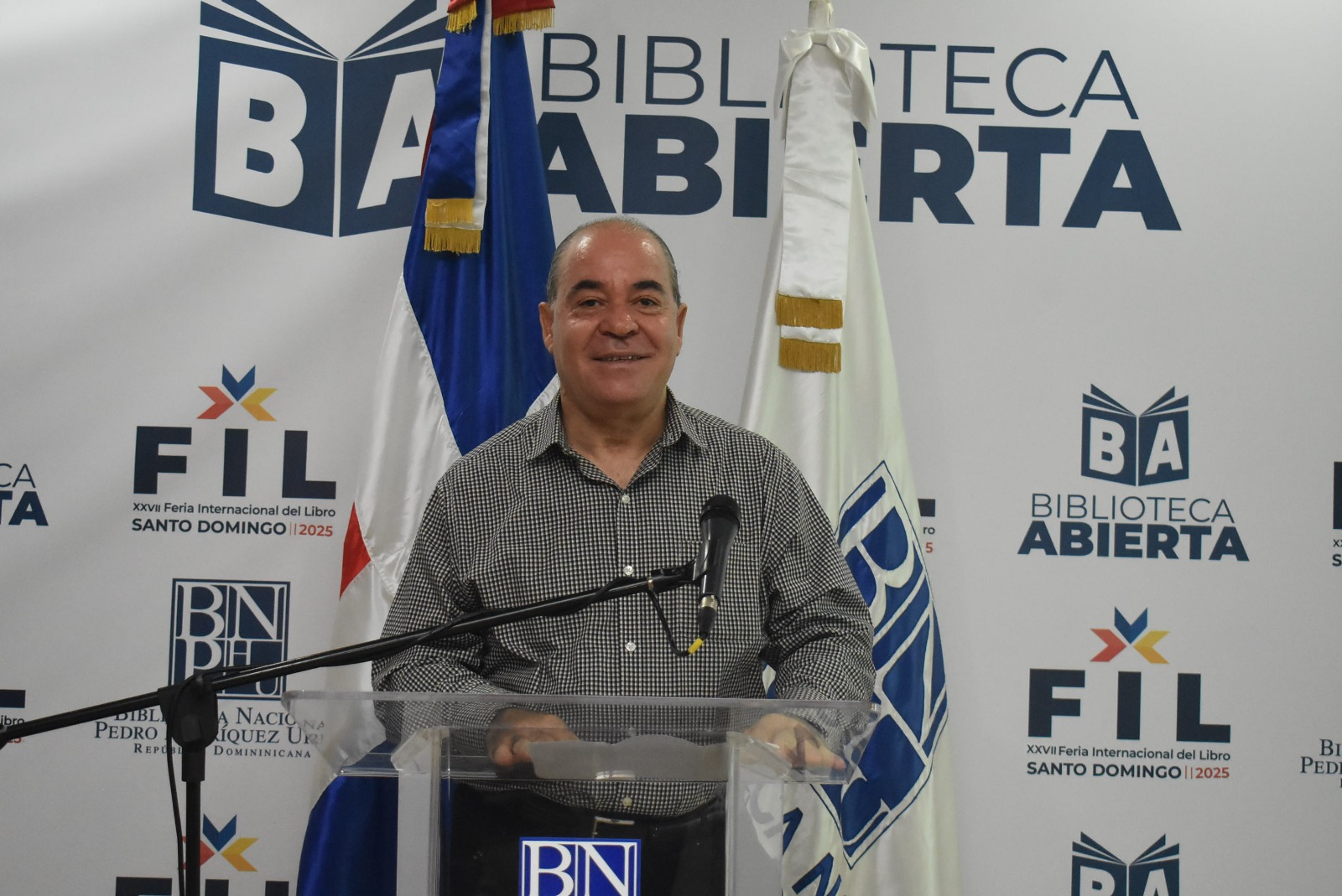 Biblioteca Nacional :  Avelino Stanley destaca crecimiento de la literatura infantil en RD