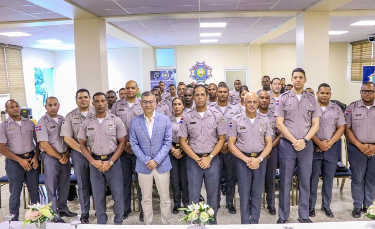 Policía Nacional certifica a 40 agentes como analistas estratégicos en seguridad ciudadana