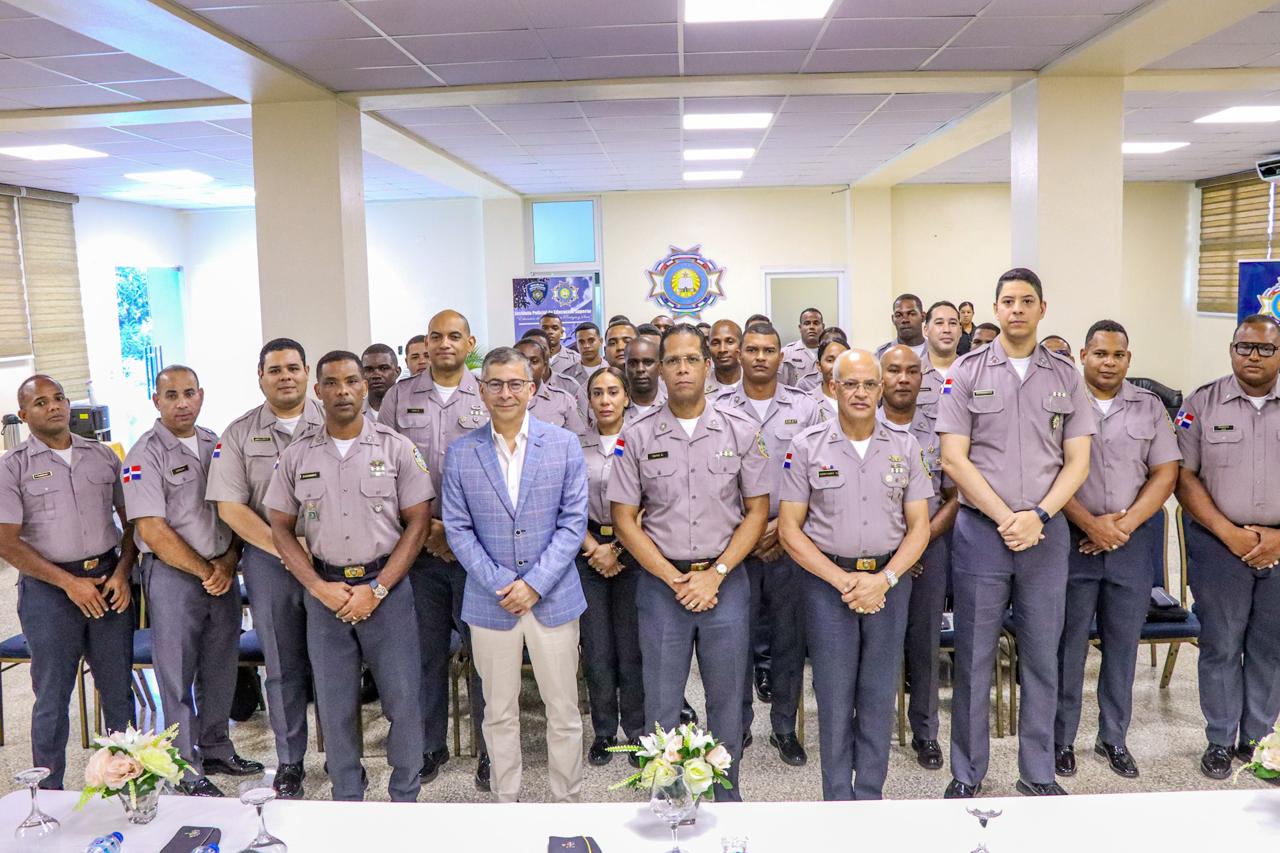 Policía Nacional certifica a 40 agentes como analistas estratégicos en seguridad ciudadana