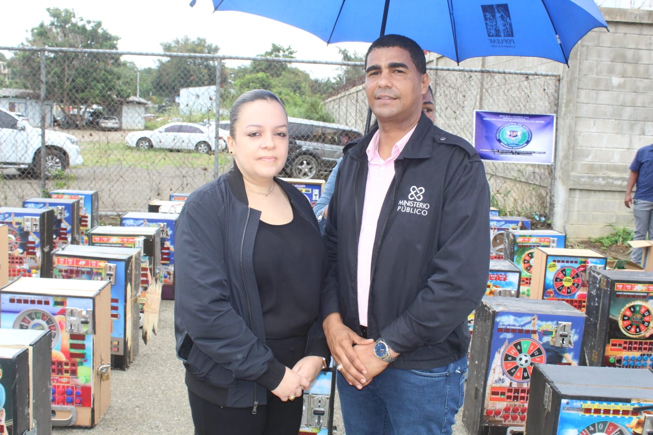 Ministerio Público de Santiago encabeza destrucción de máquinas tragamonedas incautadas en establecimientos no autorizados