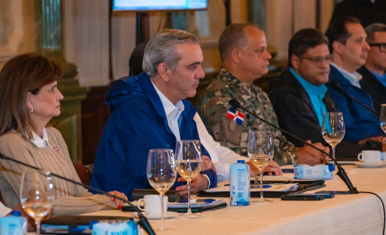 Presidente Abinader mantiene suspensión de labores y de docencia este jueves para el Gran Santo Domingo y provincias en alerta roja
