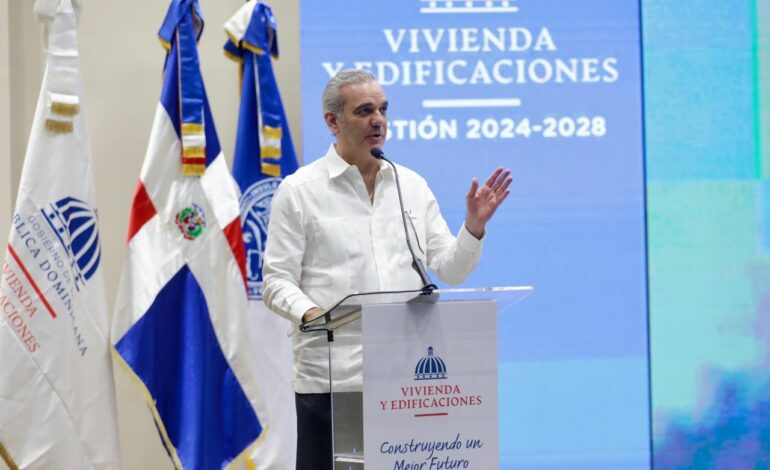 Conversatorio entre el presidente RodolfoAbinader Corona y la Opinion Publica