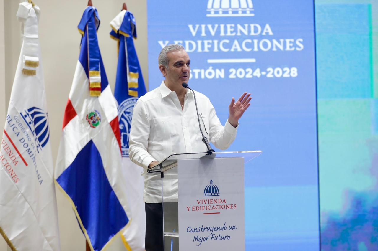 Conversatorio entre el presidente RodolfoAbinader Corona y la Opinion Publica