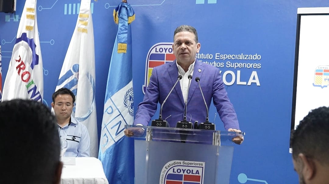 Proindustria entrega maquinarias al Instituto Politécnico Loyola para impulsar status industriales en RD