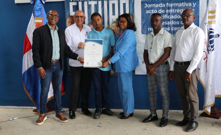 Centros Tecnológicos Comunitarios impulsan formación tecnológica “Digitalízate” en San Juan y Elías Piña