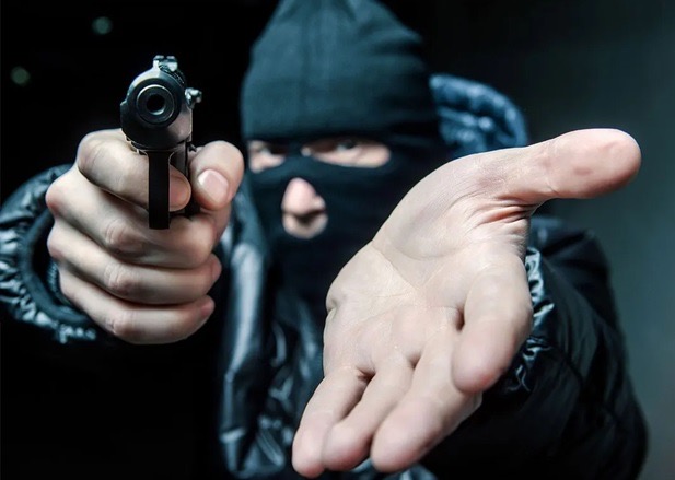 A punta de pistola atracan mujer en el tren 1 iba rumbo al Alto Manhattan