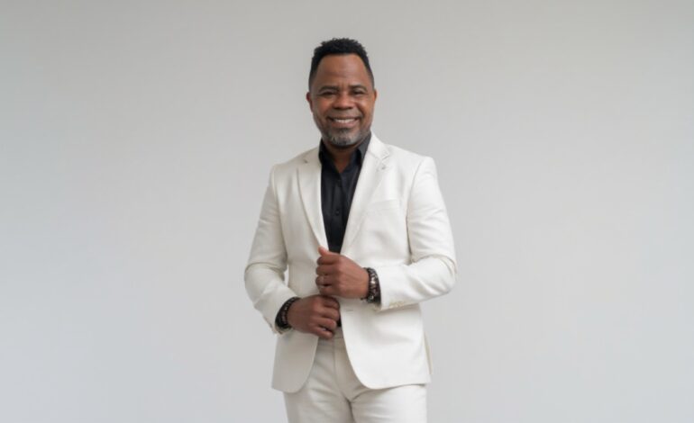El experimentado *cantante* y compositor dominicano *Wisho Romero* sigue consolidando su carrera artística