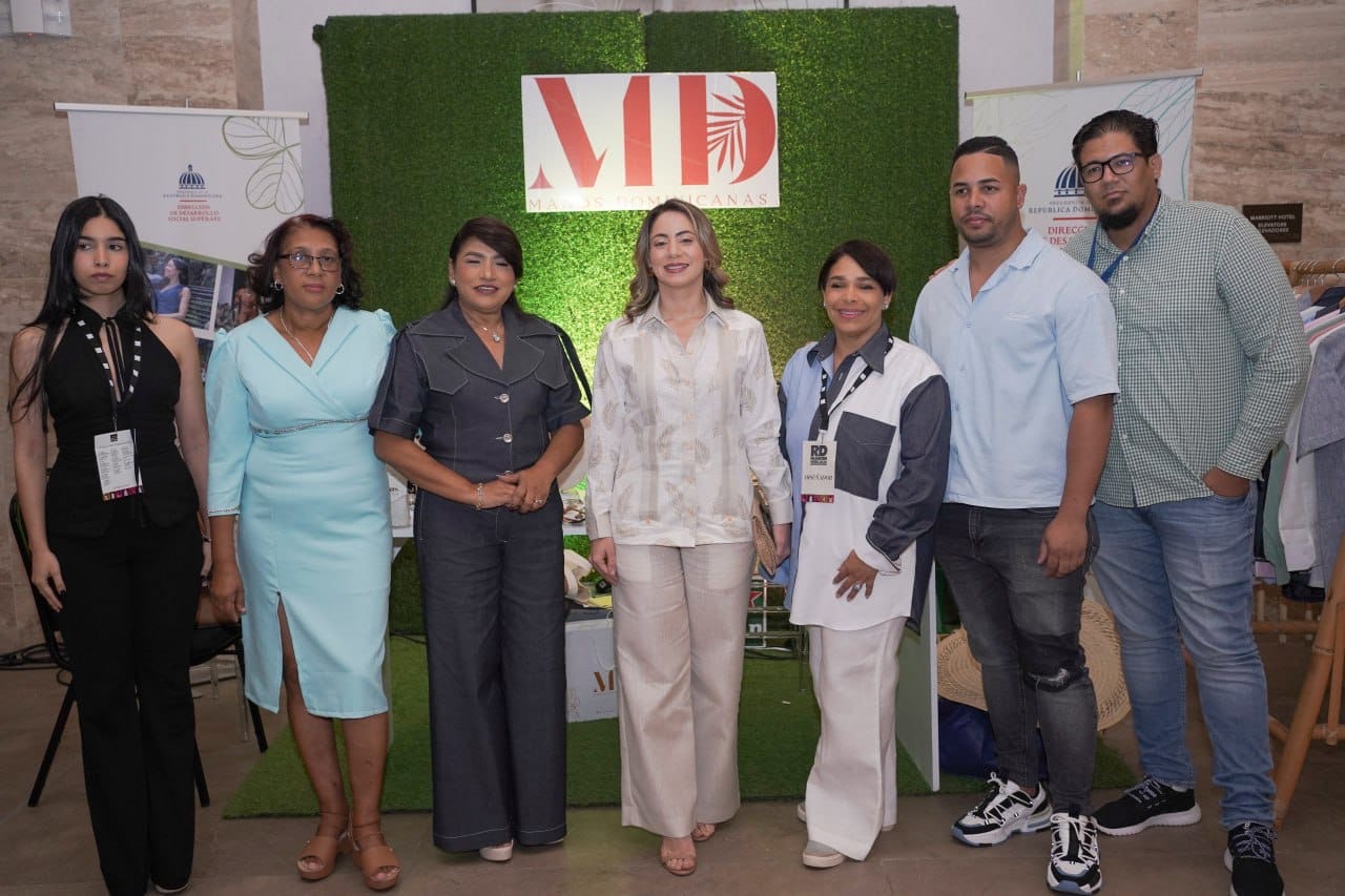 “Vestigio”, la nueva colección de la línea textil Cayena con accesorios de Manos Dominicanas