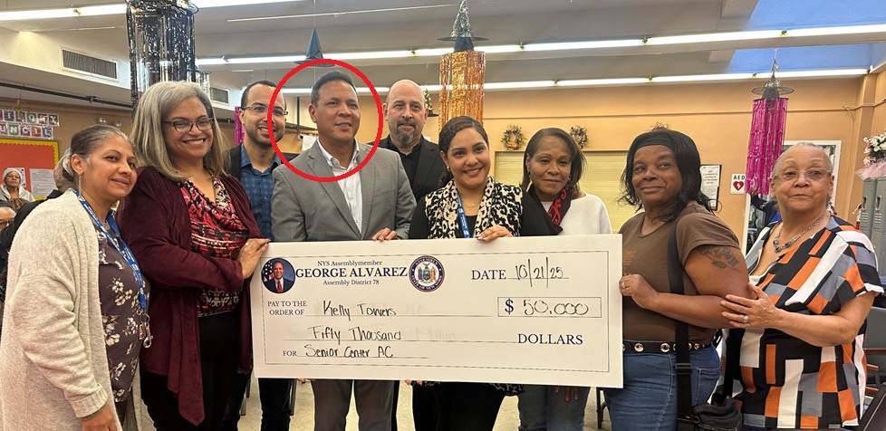 Asambleísta George Álvarez entrega $3 millones dólares para viviendas en El Bronx